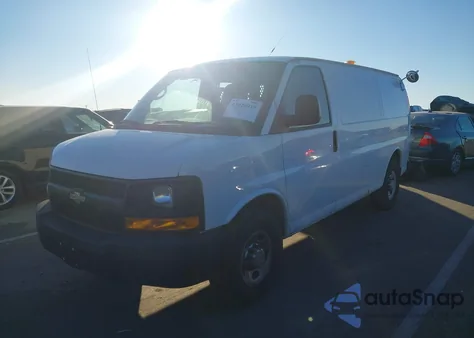 2011 Chevrolet Express 2500 Work Van z USA, uszkodzony, nr VIN 1GCWGFCB4B1124016